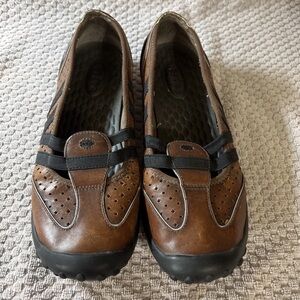 Privo Women’s Shoes By Clark size 7 Leather Mary Jane comfort slip-on